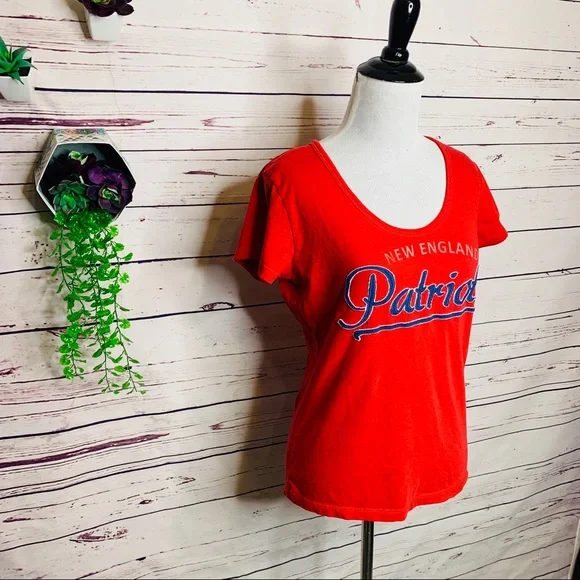 NFL New England Patriots Red & Blue T-Shirt Women’s Size Medium - Picture 4 of 8